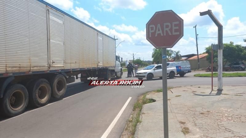 Caminhão atingiu lateral de carro nesta manhã em Rolim de Moura Caminhão atingiu lateral de carro nesta manhã em Rolim de Moura