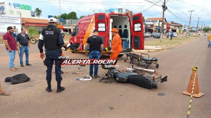 Motorista de carro e motociclista ficaram feridos em acidente de trânsito em Rolim de Moura Motorista de carro e motociclista ficaram feridos em acidente de trânsito em Rolim de Moura