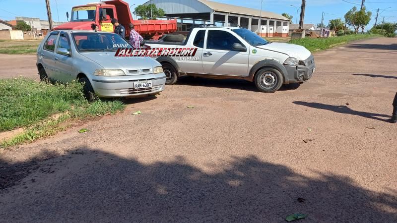 Colisão entre dois carros foi registrada nesta manhã em Rolim de Moura Colisão entre dois carros foi registrada nesta manhã em Rolim de Moura