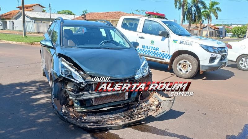Colisão entre dois carros foi registrada nesta manhã em Rolim de Moura Colisão entre dois carros foi registrada nesta manhã em Rolim de Moura