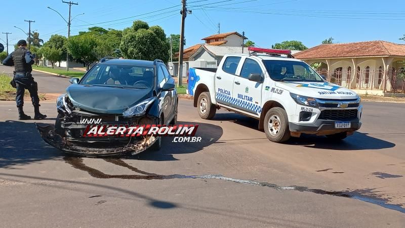Colisão entre dois carros foi registrada nesta manhã em Rolim de Moura Colisão entre dois carros foi registrada nesta manhã em Rolim de Moura