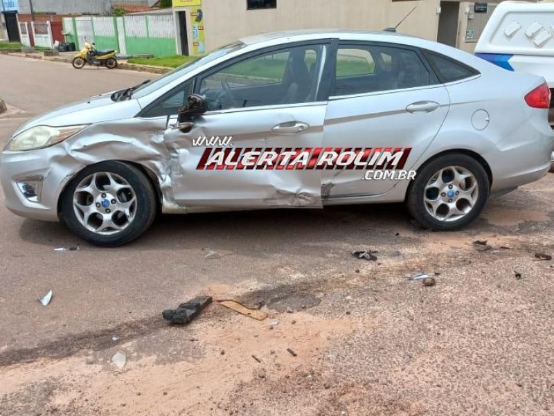 Colisão entre dois carros foi registrada nesta tarde em Rolim de Moura Colisão entre dois carros foi registrada nesta tarde em Rolim de Moura