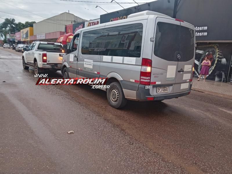 Colisão traseira foi registrada nesta tarde no Centro de Rolim de Moura Colisão traseira foi registrada nesta tarde no Centro de Rolim de Moura