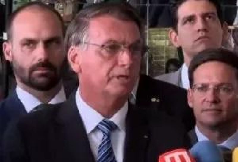 Em discurso breve, Bolsonaro agradece votação e pede para apoiadores preservar a normalidade institucional