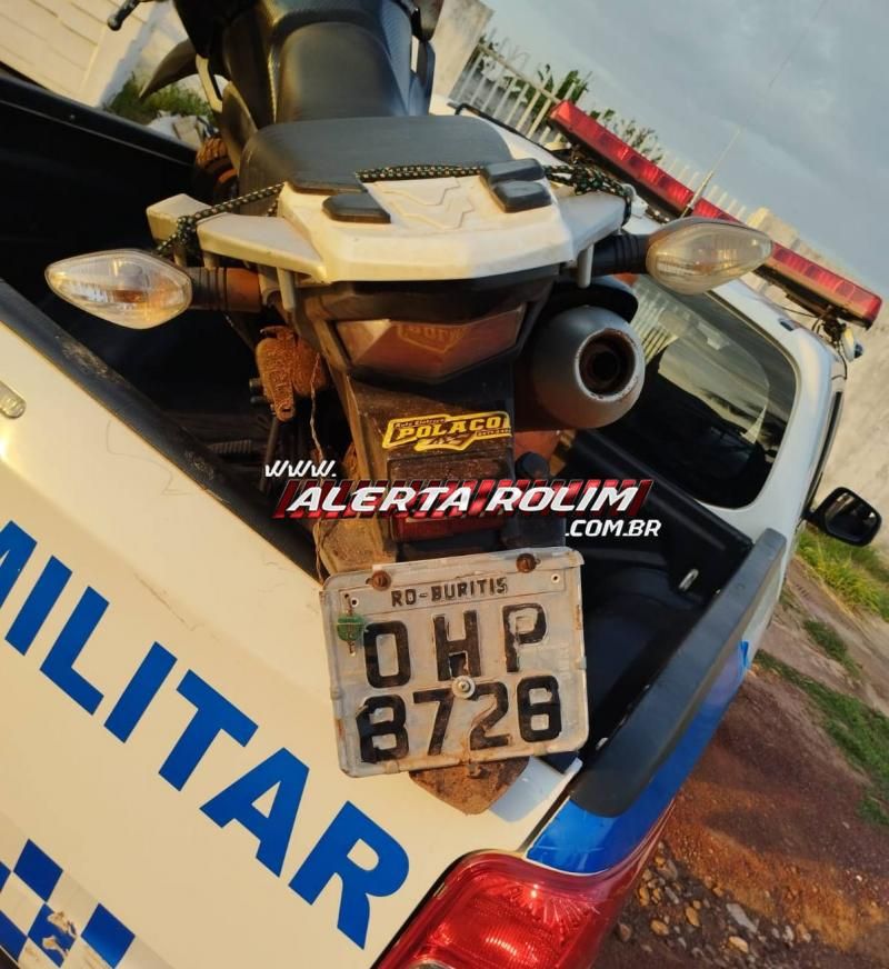 Homem foi preso pela PM em Rolim de Moura, com motocicleta furtada em Pimenta Bueno e que seria levada para a Bolívia Homem foi preso pela PM em Rolim de Moura, com motocicleta furtada em Pimenta Bueno e que seria levada para a Bolívia
