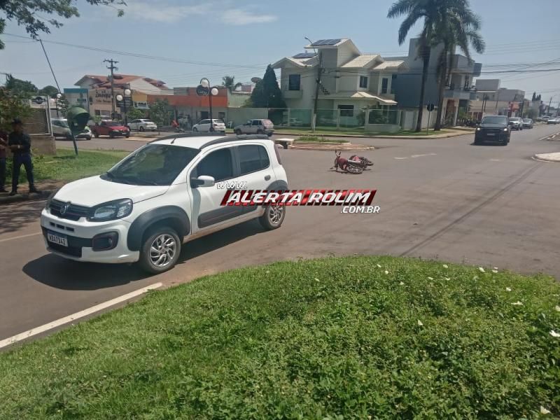 Mais um acidente de trânsito envolvendo carro e moto foi registrado nesta sexta-feira em Rolim de Moura Mais um acidente de trânsito envolvendo carro e moto foi registrado nesta sexta-feira em Rolim de Moura