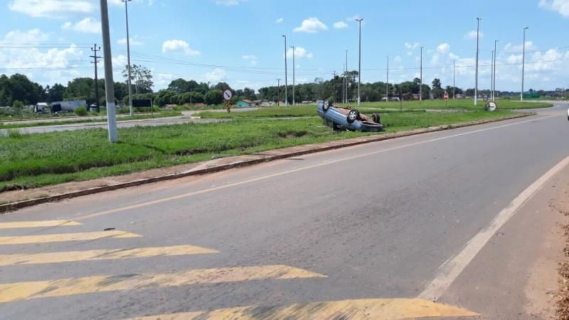 Meliantes invadem residência, furtam veículo e capotam na BR-364 em Pimenta Bueno Meliantes invadem residência, furtam veículo e capotam na BR-364 em Pimenta Bueno