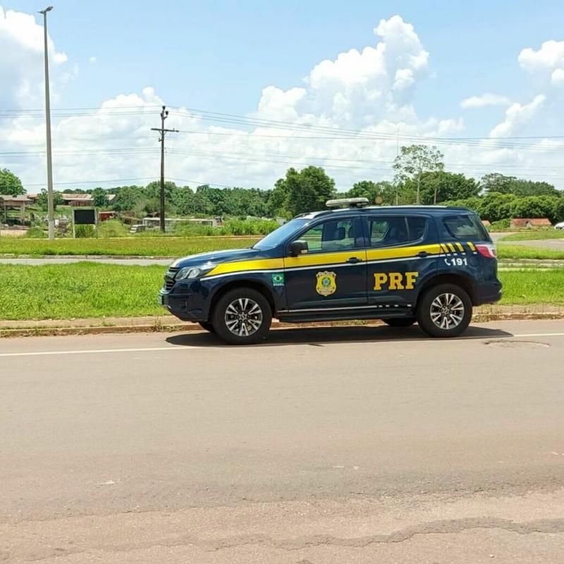 Meliantes invadem residência, furtam veículo e capotam na BR-364 em Pimenta Bueno Meliantes invadem residência, furtam veículo e capotam na BR-364 em Pimenta Bueno