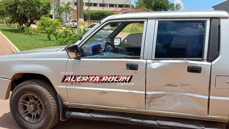 Motociclista atingiu caminhonete após condutor sair de Supermercado nesta quinta-feira em Rolim de Moura Motociclista atingiu caminhonete após condutor sair de Supermercado nesta quinta-feira em Rolim de Moura