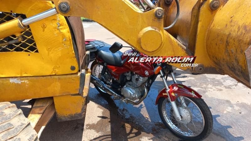 Motociclista ficou ferido após colisão com retroescavadeira neste sábado em Rolim de Moura Motociclista ficou ferido após colisão com retroescavadeira neste sábado em Rolim de Moura