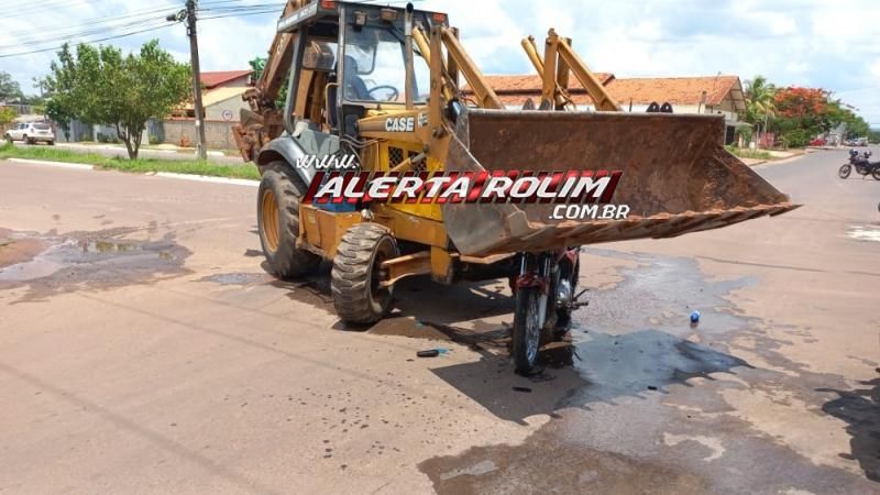 Motociclista ficou ferido após colisão com retroescavadeira neste sábado em Rolim de Moura Motociclista ficou ferido após colisão com retroescavadeira neste sábado em Rolim de Moura