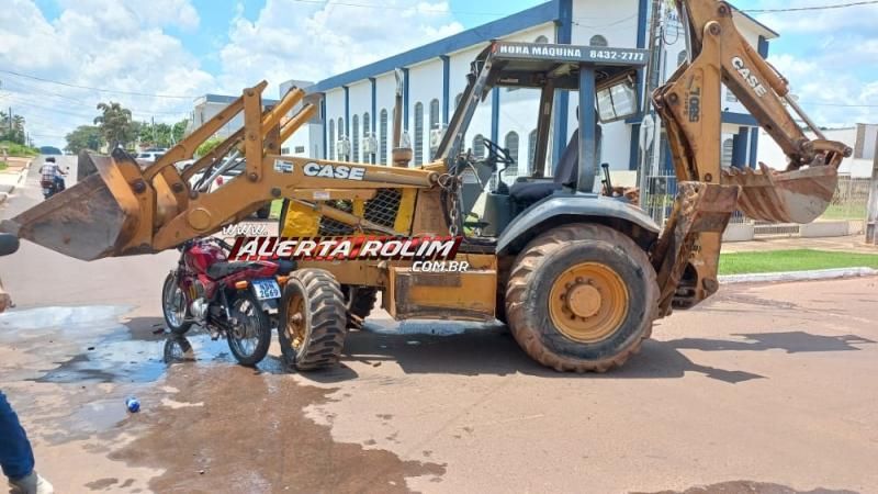 Motociclista ficou ferido após colisão com retroescavadeira neste sábado em Rolim de Moura Motociclista ficou ferido após colisão com retroescavadeira neste sábado em Rolim de Moura