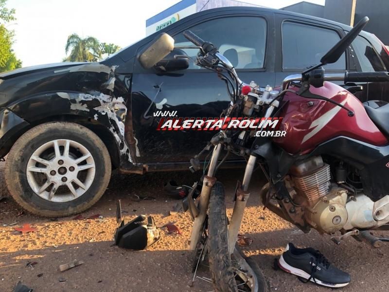 Motociclista foi socorrido inconsciente à UPA após colisão com carro nesta manhã em Rolim de Moura Motociclista foi socorrido inconsciente à UPA após colisão com carro nesta manhã em Rolim de Moura
