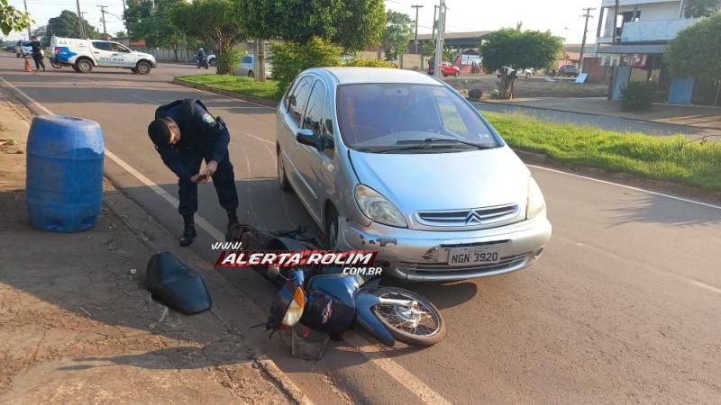 Mulher sofreu fratura exposta na perna em acidente de trânsito nesta manhã em Rolim de Moura Mulher sofreu fratura exposta na perna em acidente de trânsito nesta manhã em Rolim de Moura