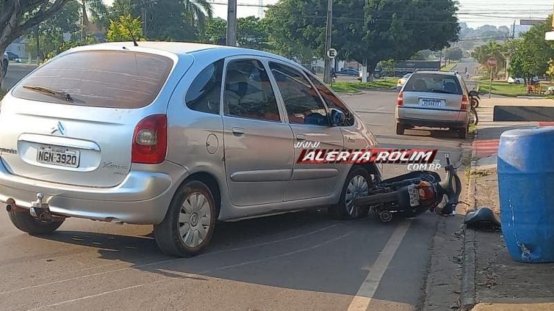 Mulher sofreu fratura exposta na perna em acidente de trânsito nesta manhã em Rolim de Moura Mulher sofreu fratura exposta na perna em acidente de trânsito nesta manhã em Rolim de Moura