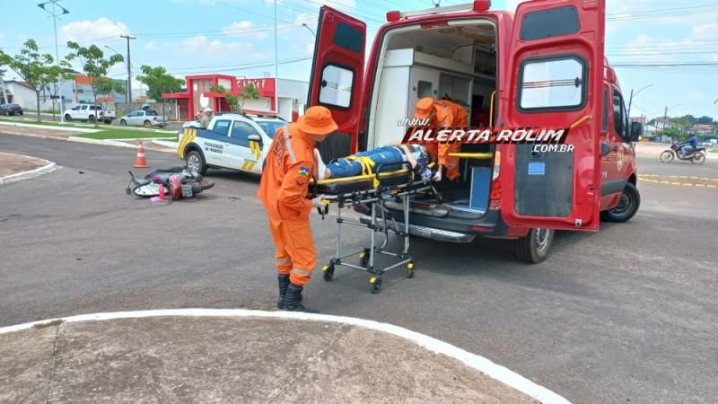 Terceiro acidente de trânsito desta terça-feira deixou condutora de moto ferida em Rolim de Moura Terceiro acidente de trânsito desta terça-feira deixou condutora de moto ferida em Rolim de Moura