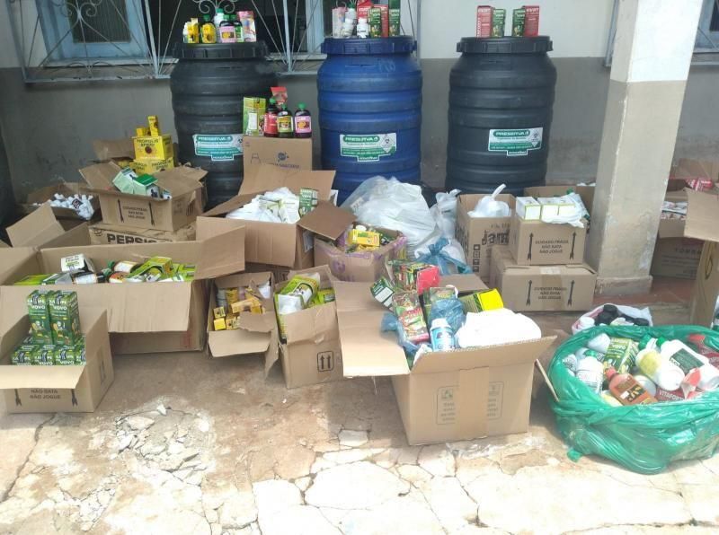 Vigilância Sanitária apreende centenas de produtos vendidos de forma irregular em Rolim de Moura Vigilância Sanitária apreende centenas de produtos vendidos de forma irregular em Rolim de Moura