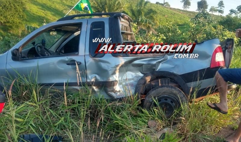 Violenta colisão foi registrada entre dois carros na RO 383 em Rolim de Moura Violenta colisão foi registrada entre dois carros na RO 383 em Rolim de Moura
