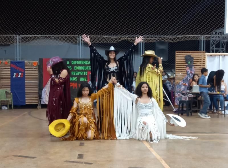 1ª Noite Cultural do Colégio TIRADENTES em Rolim de Moura e entrega de premiações do Projeto Leitor Destaque 1ª Noite Cultural do Colégio TIRADENTES em Rolim de Moura e entrega de premiações do Projeto Leitor Destaque