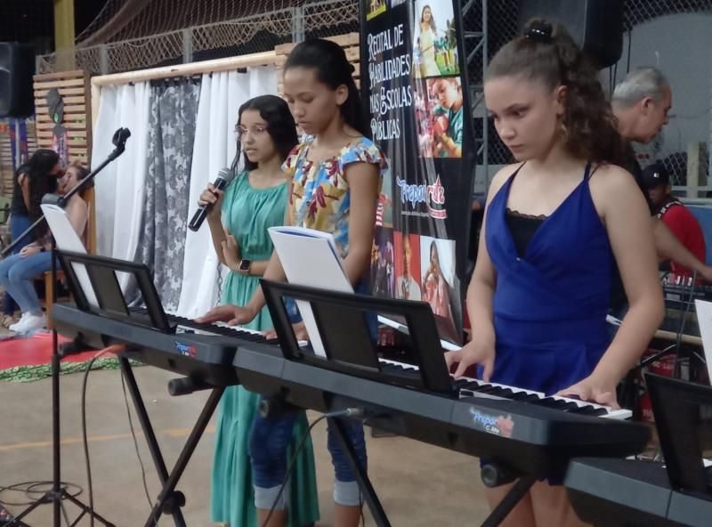 1ª Noite Cultural do Colégio TIRADENTES em Rolim de Moura e entrega de premiações do Projeto Leitor Destaque 1ª Noite Cultural do Colégio TIRADENTES em Rolim de Moura e entrega de premiações do Projeto Leitor Destaque