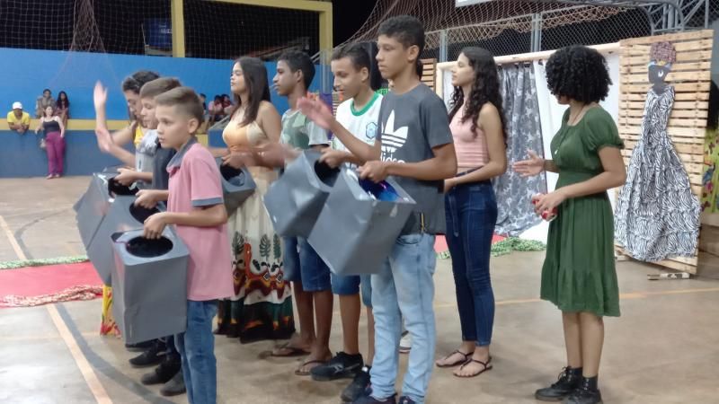 1ª Noite Cultural do Colégio TIRADENTES em Rolim de Moura e entrega de premiações do Projeto Leitor Destaque 1ª Noite Cultural do Colégio TIRADENTES em Rolim de Moura e entrega de premiações do Projeto Leitor Destaque