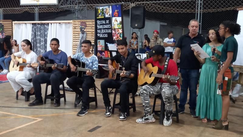 1ª Noite Cultural do Colégio TIRADENTES em Rolim de Moura e entrega de premiações do Projeto Leitor Destaque 1ª Noite Cultural do Colégio TIRADENTES em Rolim de Moura e entrega de premiações do Projeto Leitor Destaque