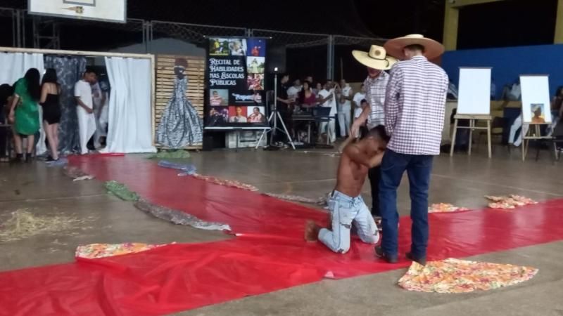 1ª Noite Cultural do Colégio TIRADENTES em Rolim de Moura e entrega de premiações do Projeto Leitor Destaque 1ª Noite Cultural do Colégio TIRADENTES em Rolim de Moura e entrega de premiações do Projeto Leitor Destaque