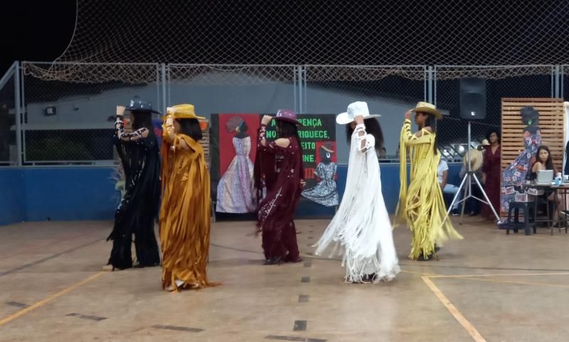 1ª Noite Cultural do Colégio TIRADENTES em Rolim de Moura e entrega de premiações do Projeto Leitor Destaque 1ª Noite Cultural do Colégio TIRADENTES em Rolim de Moura e entrega de premiações do Projeto Leitor Destaque