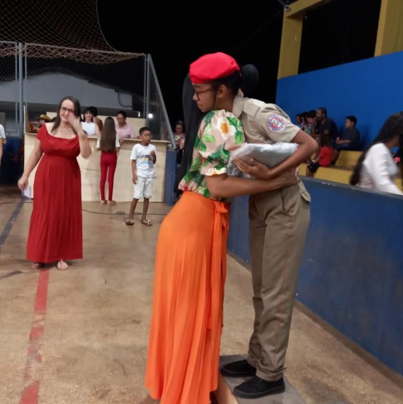 1ª Noite Cultural do Colégio TIRADENTES em Rolim de Moura e entrega de premiações do Projeto Leitor Destaque 1ª Noite Cultural do Colégio TIRADENTES em Rolim de Moura e entrega de premiações do Projeto Leitor Destaque