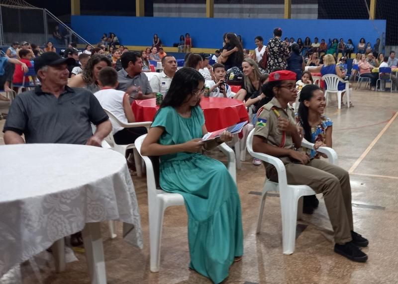 1ª Noite Cultural do Colégio TIRADENTES em Rolim de Moura e entrega de premiações do Projeto Leitor Destaque 1ª Noite Cultural do Colégio TIRADENTES em Rolim de Moura e entrega de premiações do Projeto Leitor Destaque
