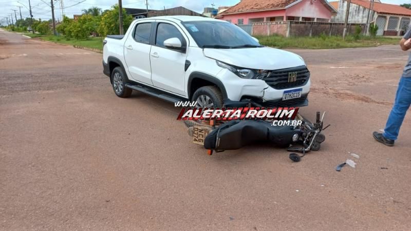 Motociclista fraturou uma das pernas ao ser atingido por carro nesta sexta-feira em Rolim de Moura Motociclista fraturou uma das pernas ao ser atingido por carro nesta sexta-feira em Rolim de Moura
