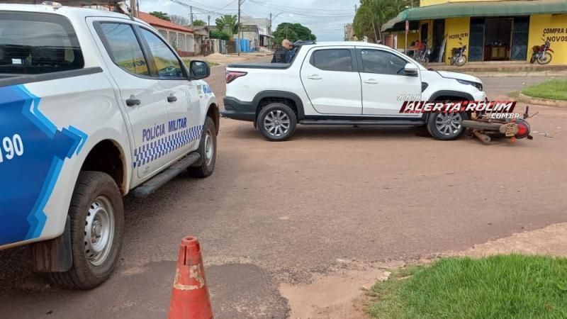 Motociclista fraturou uma das pernas ao ser atingido por carro nesta sexta-feira em Rolim de Moura Motociclista fraturou uma das pernas ao ser atingido por carro nesta sexta-feira em Rolim de Moura