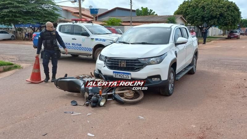 Motociclista fraturou uma das pernas ao ser atingido por carro nesta sexta-feira em Rolim de Moura Motociclista fraturou uma das pernas ao ser atingido por carro nesta sexta-feira em Rolim de Moura