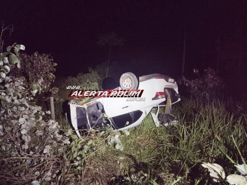 Capotamento de carro foi registrado na noite de domingo na RO 383 em Rolim de Moura Capotamento de carro foi registrado na noite de domingo na RO 383 em Rolim de Moura
