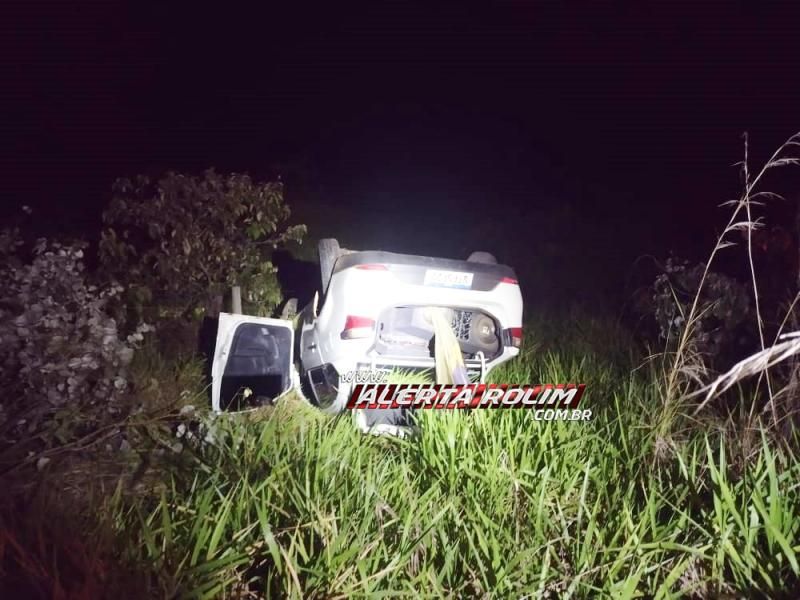 Capotamento de carro foi registrado na noite de domingo na RO 383 em Rolim de Moura Capotamento de carro foi registrado na noite de domingo na RO 383 em Rolim de Moura