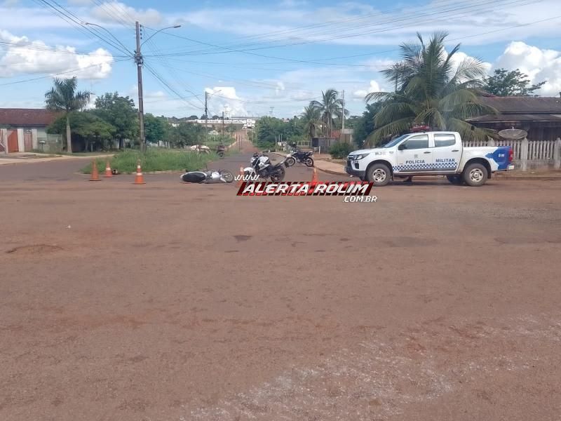 Três pessoas ficaram feridas após colisão entre motos nesta tarde em Rolim de Moura Três pessoas ficaram feridas após colisão entre motos nesta tarde em Rolim de Moura