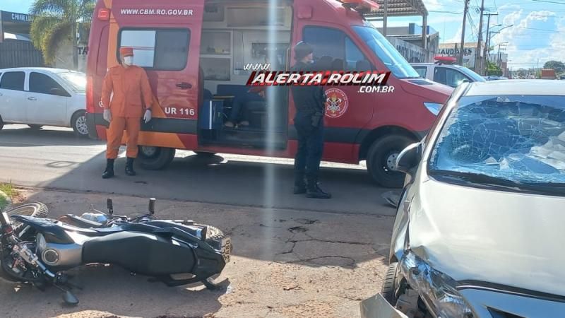 Acidente de trânsito deixou ocupantes de moto feridas nesta tarde em Rolim de Moura Acidente de trânsito deixou ocupantes de moto feridas nesta tarde em Rolim de Moura