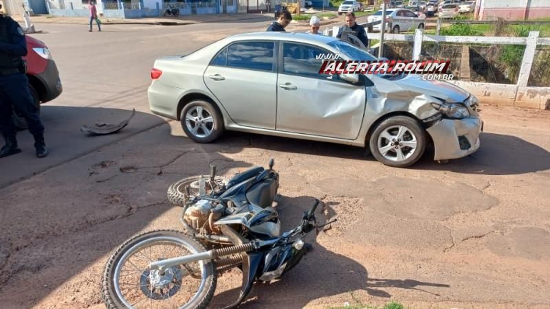 Acidente de trânsito deixou ocupantes de moto feridas nesta tarde em Rolim de Moura Acidente de trânsito deixou ocupantes de moto feridas nesta tarde em Rolim de Moura