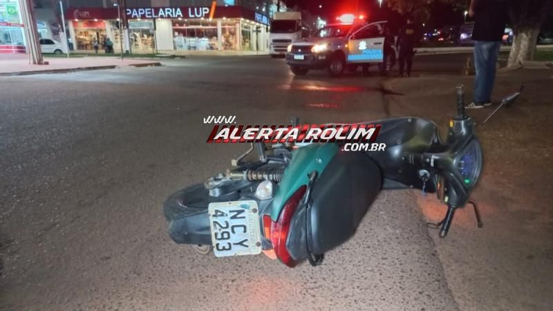 Acidente de trânsito na noite de terça-feira deixou condutora de moto ferida em Rolim de Moura Acidente de trânsito na noite de terça-feira deixou condutora de moto ferida em Rolim de Moura