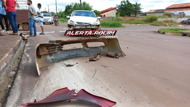 Acidente de trânsito no bairro Planalto deixou motociclista com fratura exposta em uma das pernas nesta manhã em Rolim de Moura Acidente de trânsito no bairro Planalto deixou motociclista com fratura exposta em uma das pernas nesta manhã em Rolim de Moura