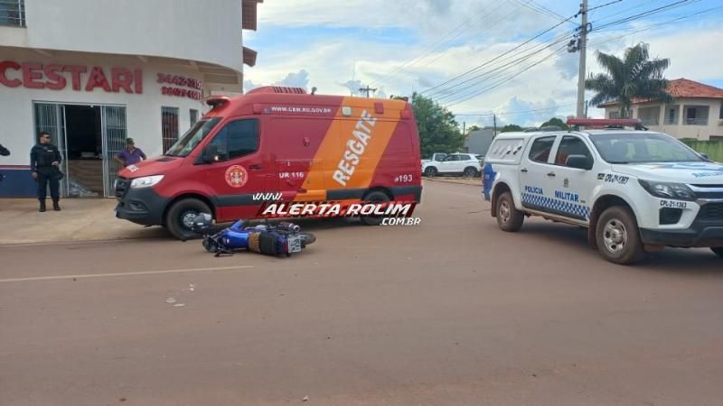 Acidente envolvendo moto e carro deixou um ferido nesta tarde em Rolim de Moura Acidente envolvendo moto e carro deixou um ferido nesta tarde em Rolim de Moura