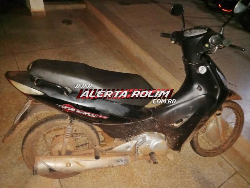 Após roubo à mão armada, 03 homens foram presos pela PM em Rolim de Moura; veículo e outros produtos roubados foram recuperados e duas armas de fogo foram apreendidas Após roubo à mão armada, 03 homens foram presos pela PM em Rolim de Moura; veículo e outros produtos roubados foram recuperados e duas armas de fogo foram apreendidas