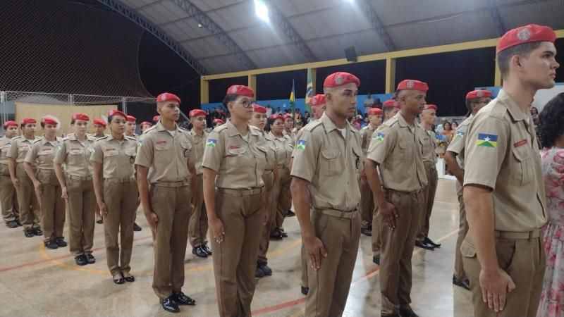 COLÉGIO MILITAR DE ROLIM DE MOURA REALIZA MAIS UMA FORMATURA DE ALUNOS DO TERCEIRÃO COLÉGIO MILITAR DE ROLIM DE MOURA REALIZA MAIS UMA FORMATURA DE ALUNOS DO TERCEIRÃO