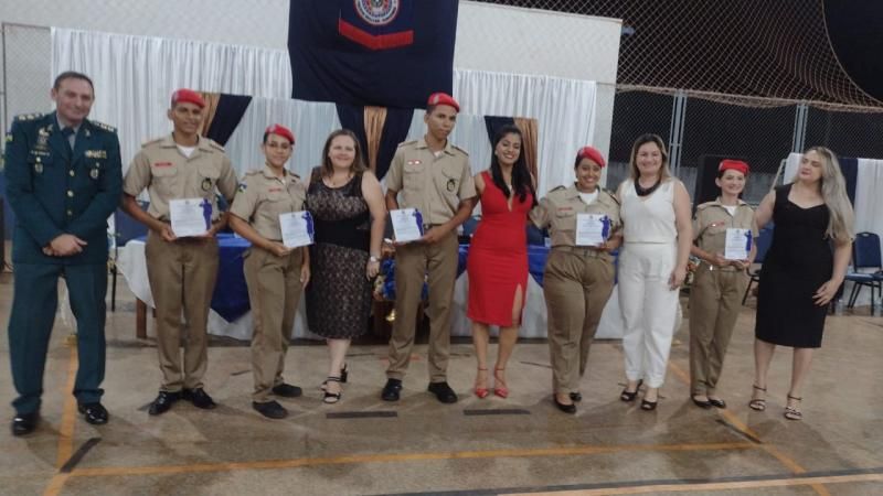 COLÉGIO MILITAR DE ROLIM DE MOURA REALIZA MAIS UMA FORMATURA DE ALUNOS DO TERCEIRÃO COLÉGIO MILITAR DE ROLIM DE MOURA REALIZA MAIS UMA FORMATURA DE ALUNOS DO TERCEIRÃO