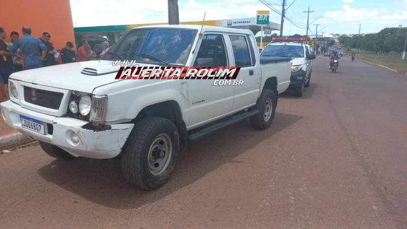 Colisão entre carro e caminhonete foi registrada nesta segunda-feira em Rolim de Moura Colisão entre carro e caminhonete foi registrada nesta segunda-feira em Rolim de Moura
