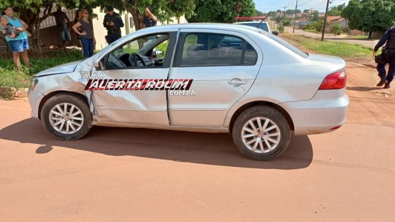 Colisão entre carro e moto no bairro Planalto deixou uma pessoa ferida nesta tarde em Rolim de Moura Colisão entre carro e moto no bairro Planalto deixou uma pessoa ferida nesta tarde em Rolim de Moura