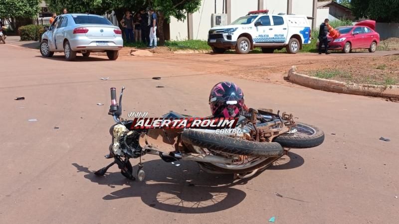 Colisão entre carro e moto no bairro Planalto deixou uma pessoa ferida nesta tarde em Rolim de Moura Colisão entre carro e moto no bairro Planalto deixou uma pessoa ferida nesta tarde em Rolim de Moura