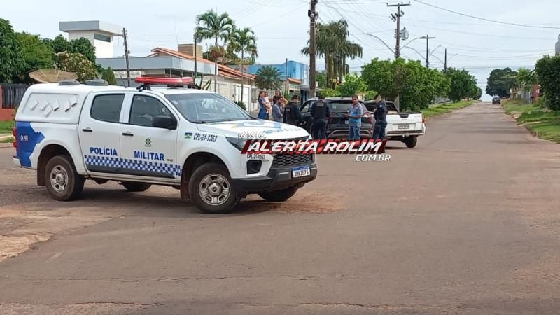Colisão entre dois carros foi registrada nesta tarde de quinta-feira em Rolim de Moura Colisão entre dois carros foi registrada nesta tarde de quinta-feira em Rolim de Moura
