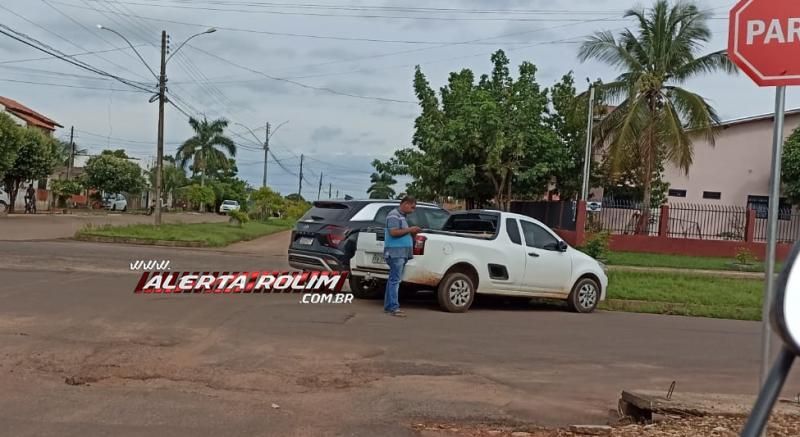 Colisão entre dois carros foi registrada nesta tarde de quinta-feira em Rolim de Moura Colisão entre dois carros foi registrada nesta tarde de quinta-feira em Rolim de Moura