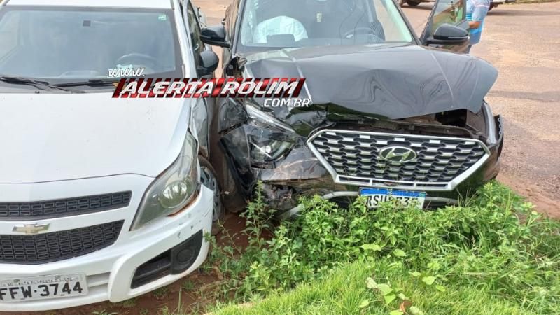 Colisão entre dois carros foi registrada nesta tarde de quinta-feira em Rolim de Moura Colisão entre dois carros foi registrada nesta tarde de quinta-feira em Rolim de Moura